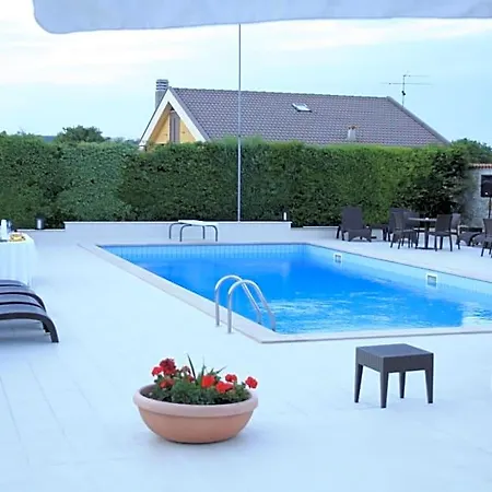 Genny Bed & Breakfast 4*