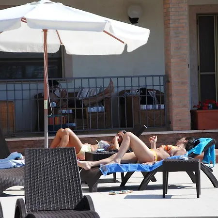 Genny אלטאמורה