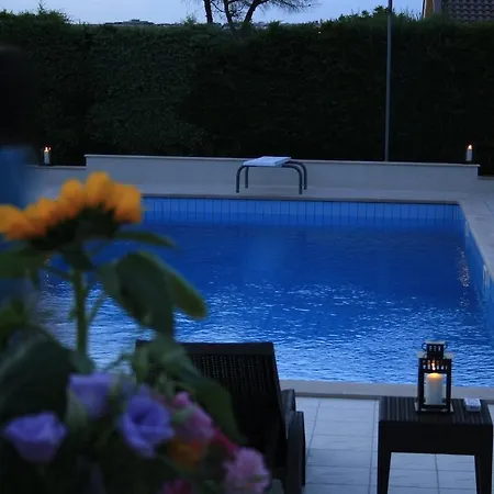 Genny לינה וארוחת בוקר