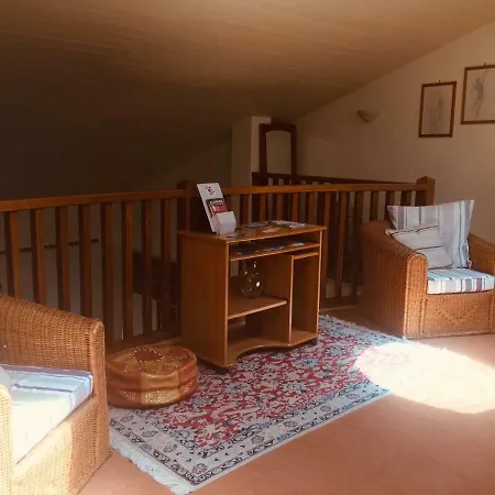 לינה וארוחת בוקר Genny