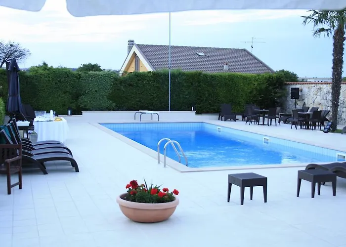 Couette-café Genny 4*